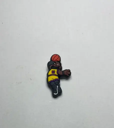 Pin de Crocs NBA